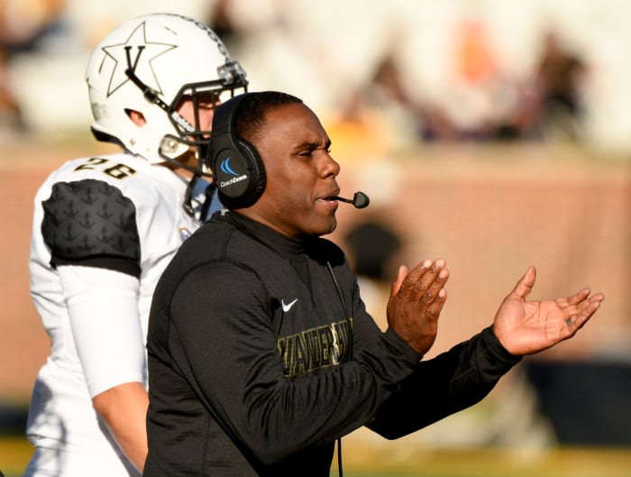 Derek Mason clapping his hands on the Vanderbilt sideline.