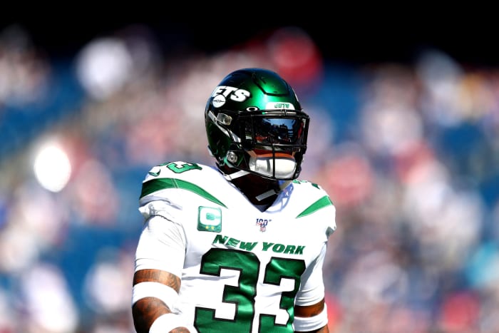 Jamal Adams warms up for the New York Jets.