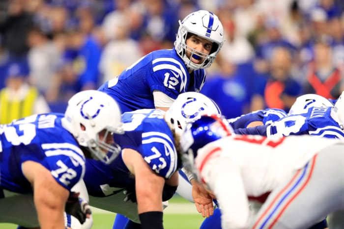 Indianapolis Colts QB Andrew Luck preparing to hike the ball.