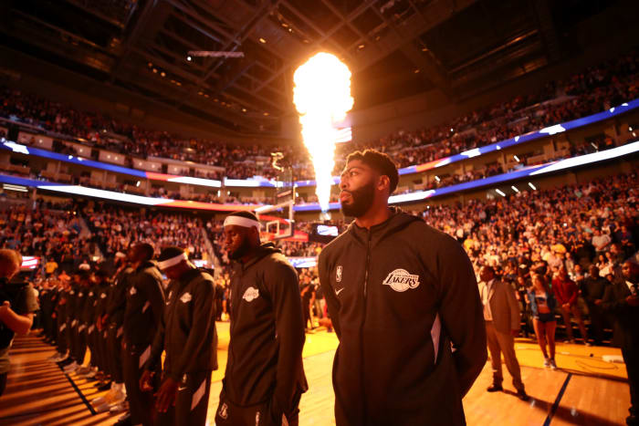 Anthony Davis and LeBron James prepare for a Lakers game.