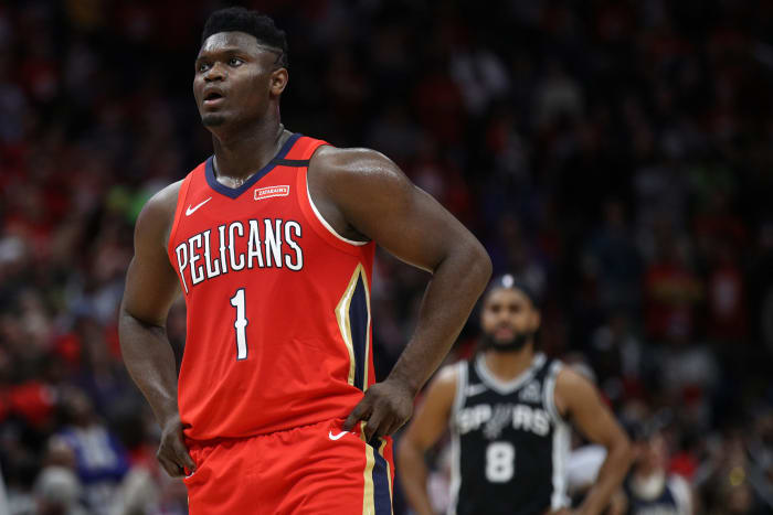 Zion Williamson on the court in his NBA debut.