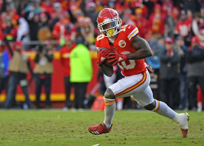 Video: Tyreek Hill Makes Insane TD Catch In Return To Chiefs - The Spun