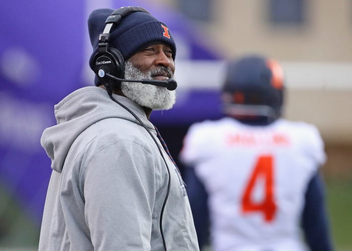 Illinois football coach Lovie Smith with a bearded face.
