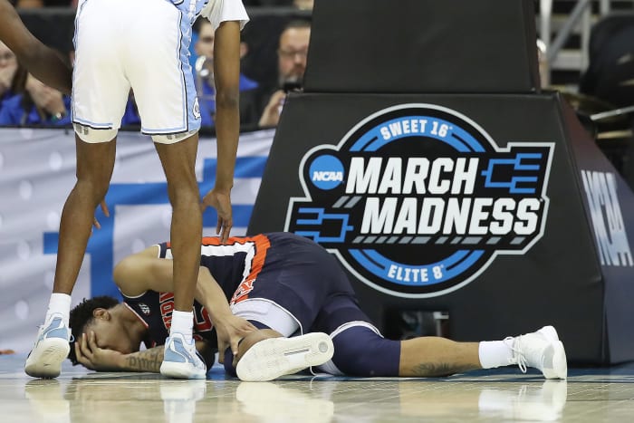 Chuma Okeke down with a knee injury during Auburn vs. North Carolina.