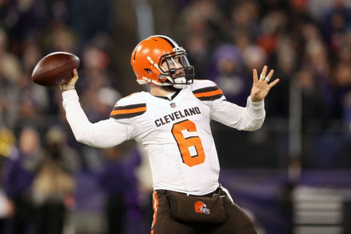 Cleveland Browns QB Baker Mayfield throwing the football.