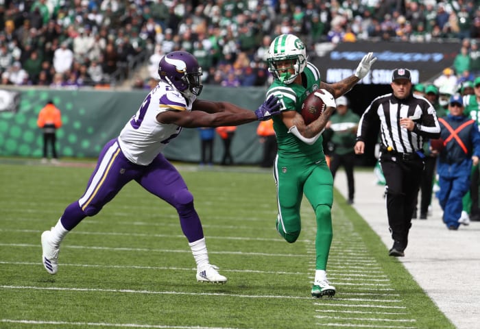 New York Jets WR Robby Anderson running down the sideline with the football.