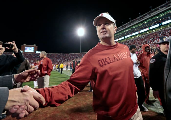 Bob Stoops shakes hands after an epic Bedlam win vs. Oklahoma State.