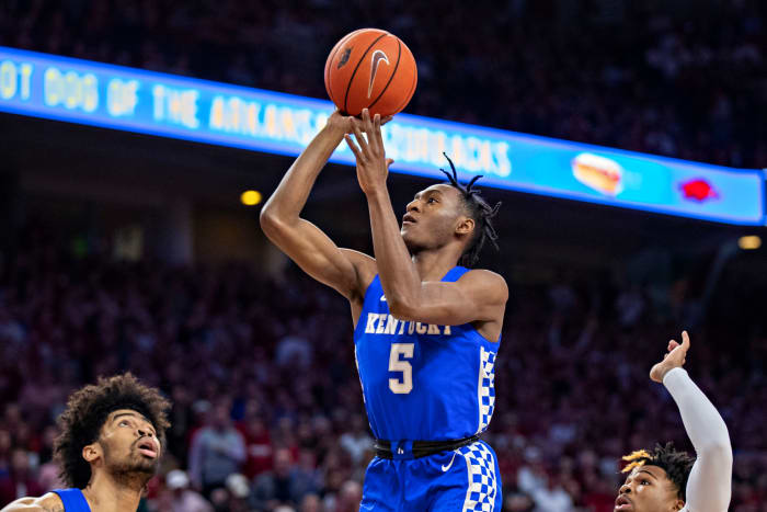 Kentucky star Immanuel Quickley raises up for a shot.
