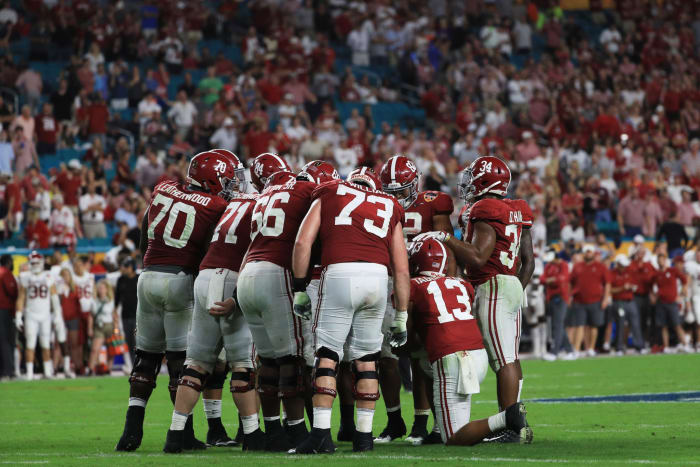 alabama quarterback tua tagovailoa talks in the huddle