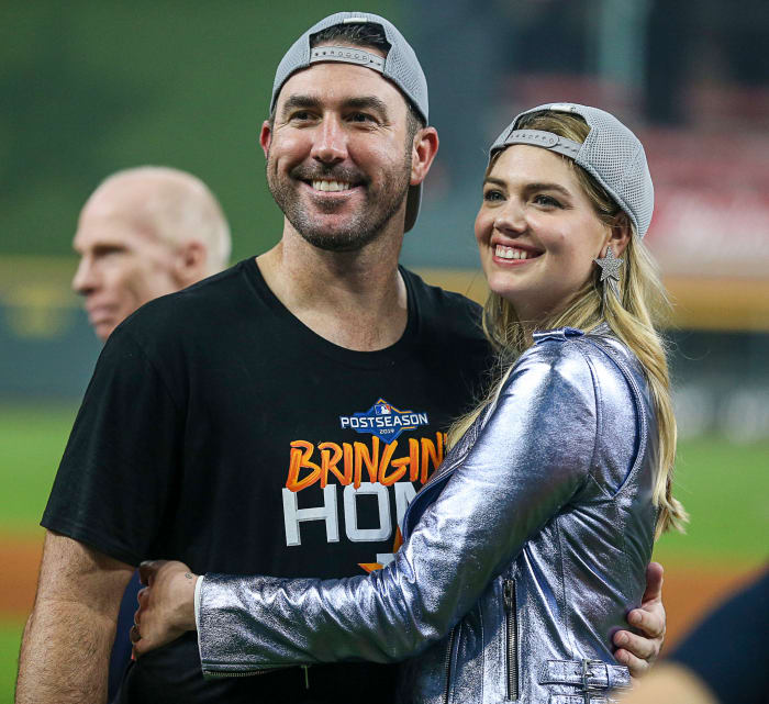 Kate Upton and Justin Verlander celebrate the Astros' win over the Rays in the Divisional Round.