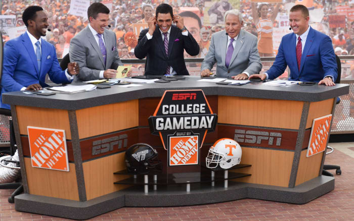 College GameDay Crew Couldn't Stop Laughing After Lee Corso Comment ...