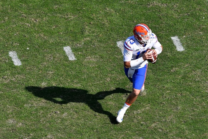 Florida Gators QB Feleipe Franks dropping back for a pass.
