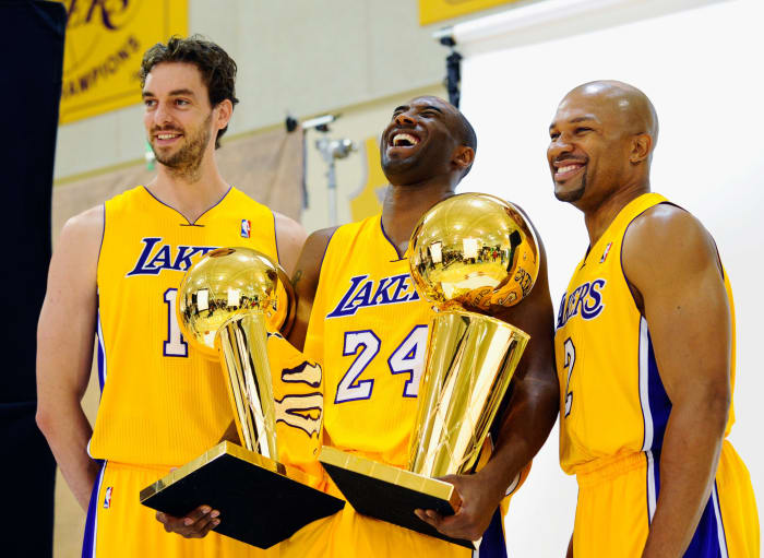 Kobe Bryant celebrates with his teammates after 2010 Finals.