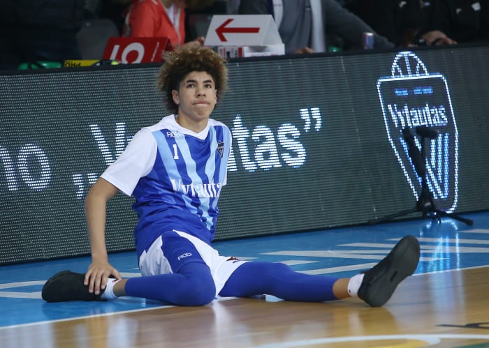 LaMelo Ball playing for Vytautas Prienai.