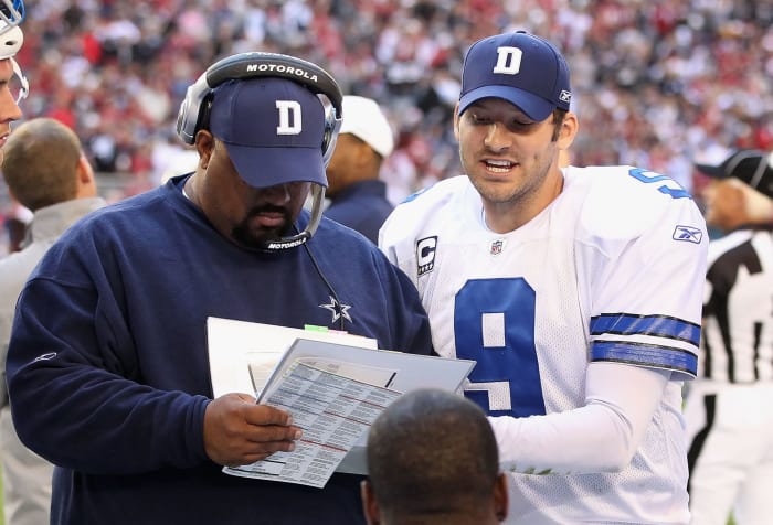 Dallas Cowboys coach Skip Peete and Tony Romo talk on sideline.