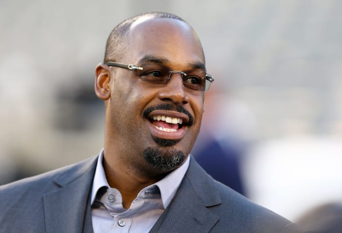 Donovan McNabb wearing glasses.