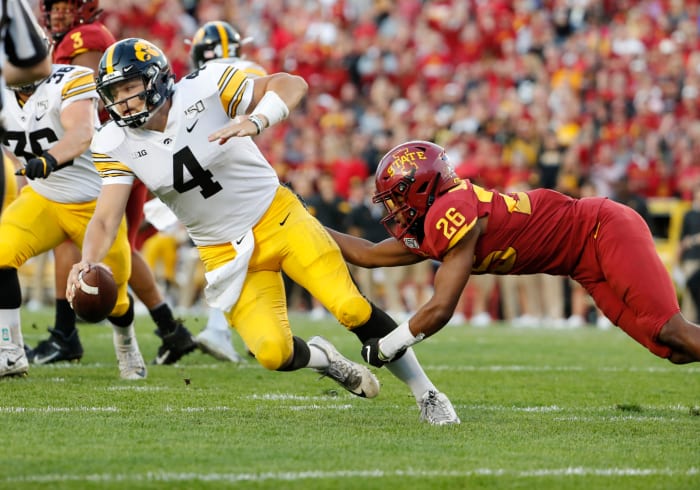 Video: Iowa Players Taunt Iowa State Fans After Win - The Spun