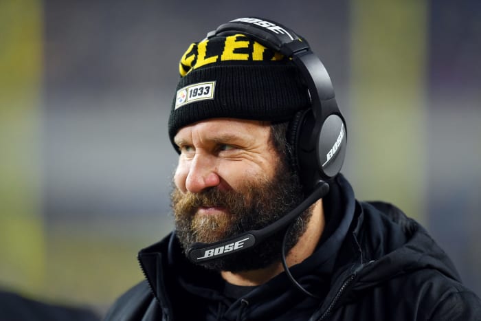 Pittsburgh Steelers star quarterback Ben Roethlisberger on the sideline against the Bills.