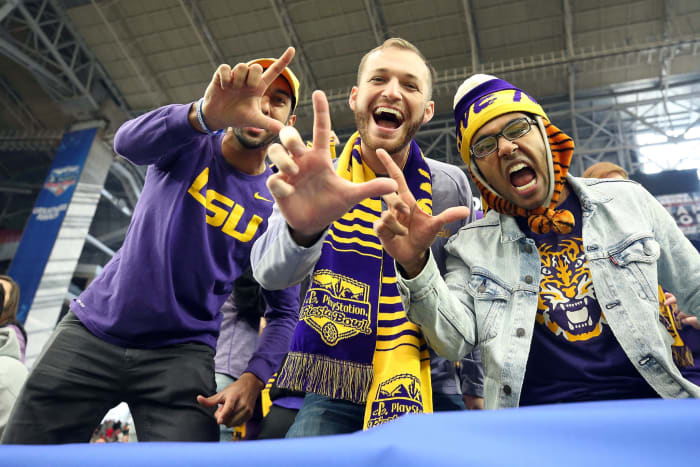 LSU fans cheering.