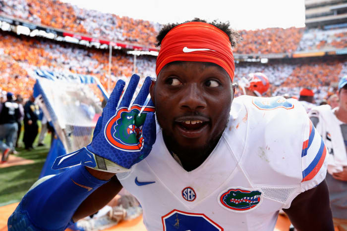 Dante Fowler interacting with Florida Gators fans.