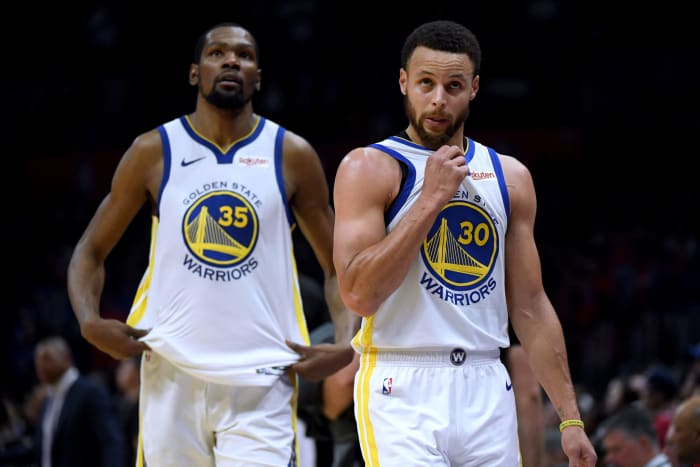 Steph Curry and Kevin Durant on the court.