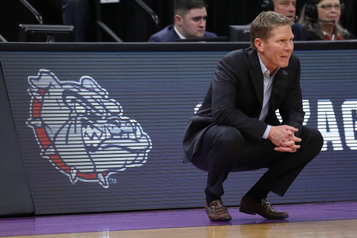 Mark Few coaching Gonzaga.