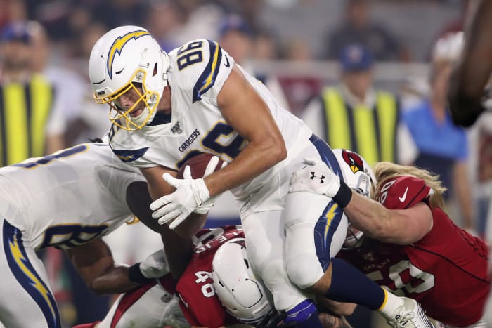 NFL World Reacts To The Hunter Henry Signing News - The Spun