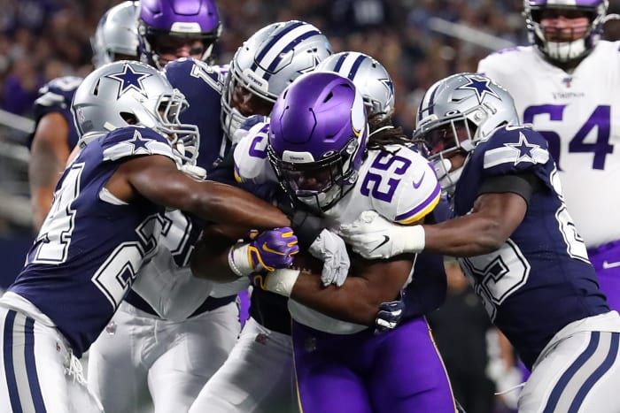 Minnesota Vikings running back Alexander Mattison runs through Cowboys defenders.