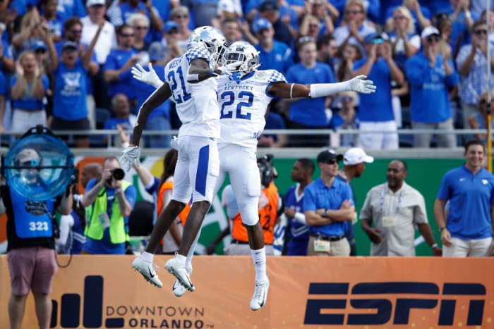 Chris Oats celebrates with teammate Chris Westry.