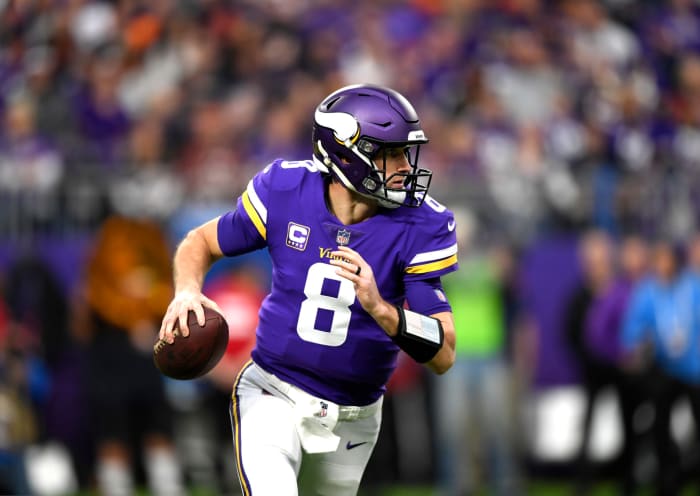 Minnesota Vikings QB Kirk Cousins dropping back for a pass.