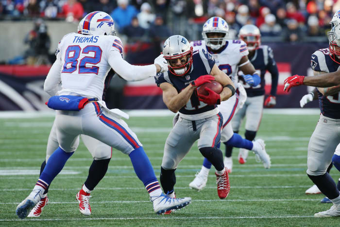 Julian Edelman running with the football after a catch.