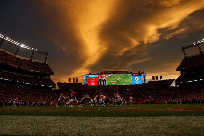 The Denver Broncos running a play against the Cincinnati Bengals.