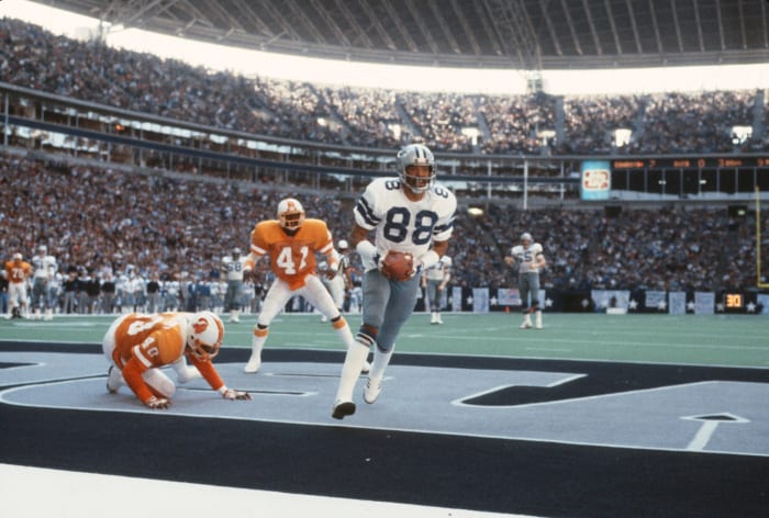 Former Dallas Cowboys wide receiver Drew Pearson catches a touchdown.