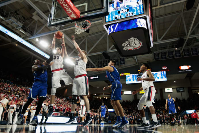 Killie Tillie grabs a rebound for Gonzaga basketball.