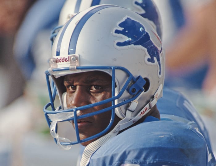 A closeup of Barry Sanders.