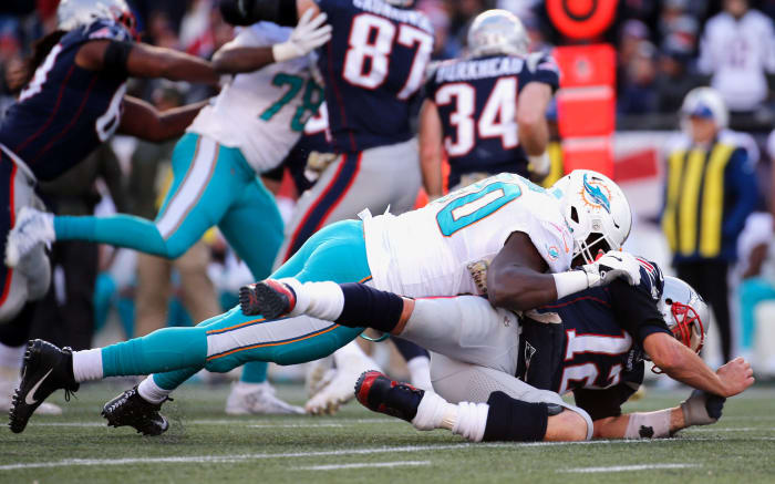 Miami Dolphins pass rusher Charles Harris takes down Tom BRady.