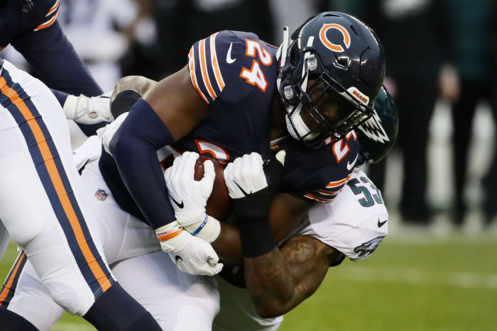 Bears running back Jordan Howard gets tackled.