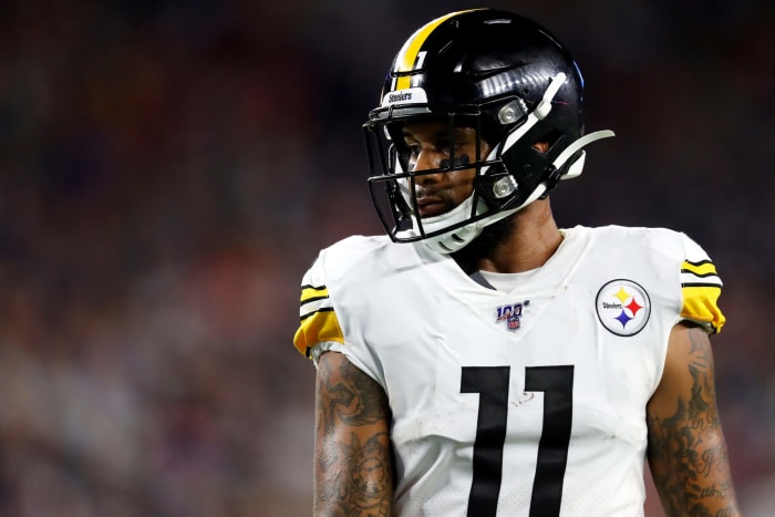 Donte Moncrief lines up for the Steelers.