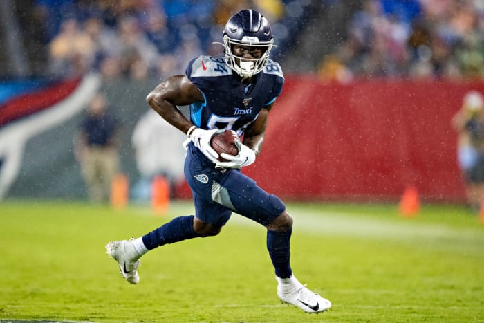 Corey Davis turns upfield after making a catch.