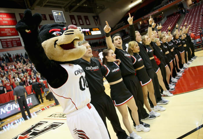 Cincinnati Cheerleaders line up on the court.