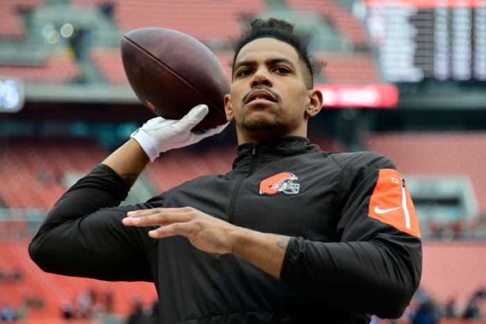 terrelle pryor warms up for the cleveland browns