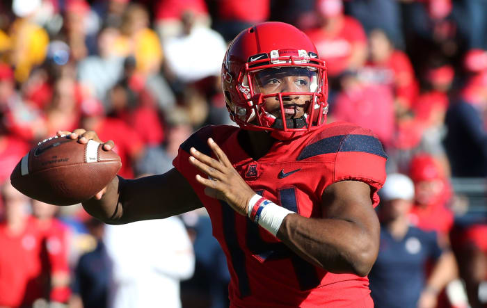 Arizona QB Khalil Tate throwing a pass.
