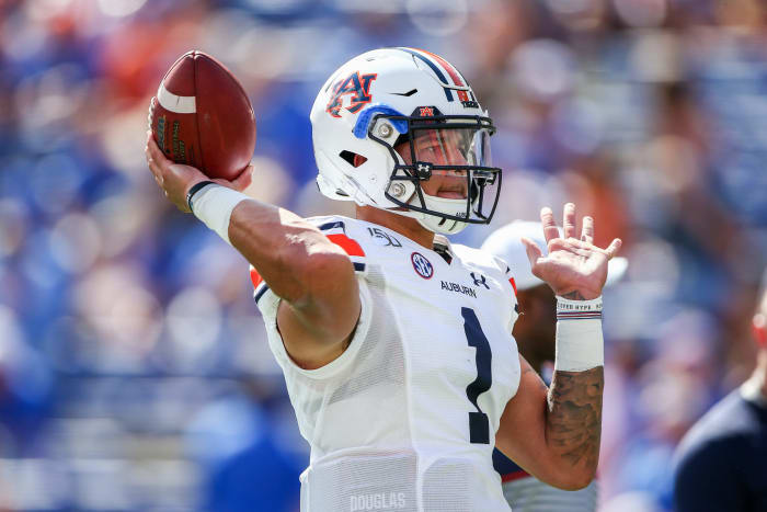 Auburn QB Joey Gatewood throws a pass.
