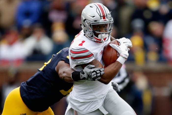 Braxton Miller running with the football for Ohio State.