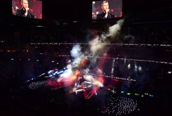 maroon 5 performs at halftime of the super bowl