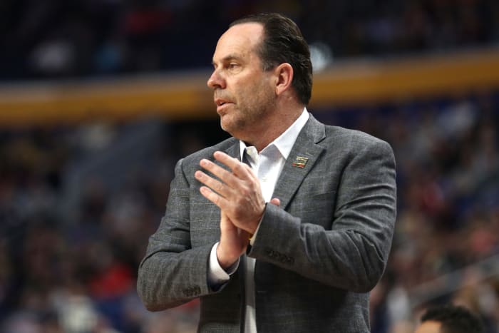 A closeup of Mike Brey on the Notre Dame sideline.