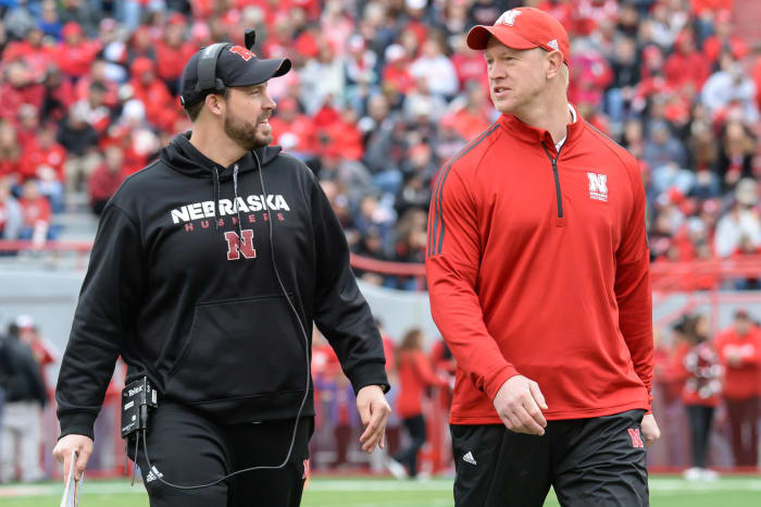 Scott Frost speaks with Erik Chinander on the Nebraska sideline.