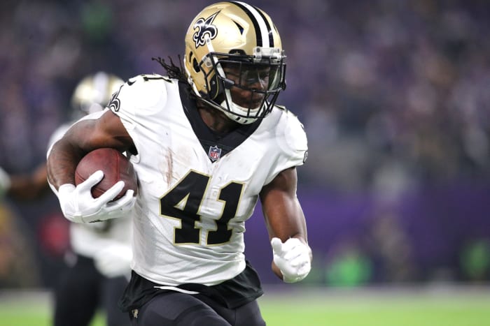 New Orleans Saints RB Alvin Kamara running the ball.