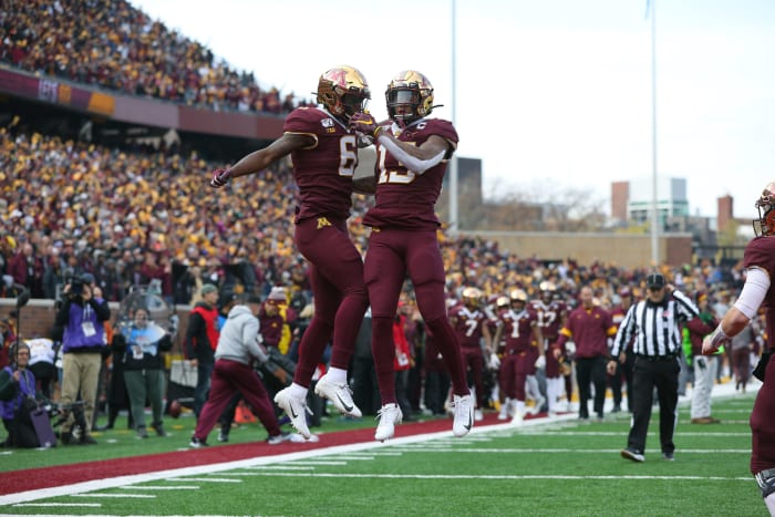 Tyler Johnson and Rashod Bateman celebrate a touchdown.