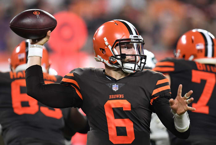 Baker Mayfield throws pass for the Cleveland Browns.